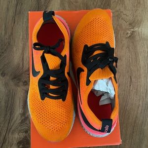 ORANGE & BLACK NIKE EPIC REACT FLYKNIT